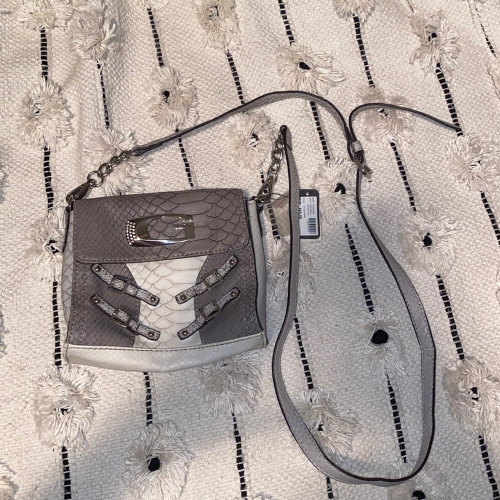 3/$45💌 Guess Crossbody BNWT